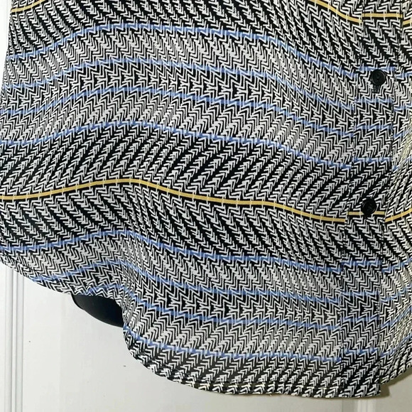 Liz Claiborne Sleeveless Button Down Blouse - Picture 4 of 7